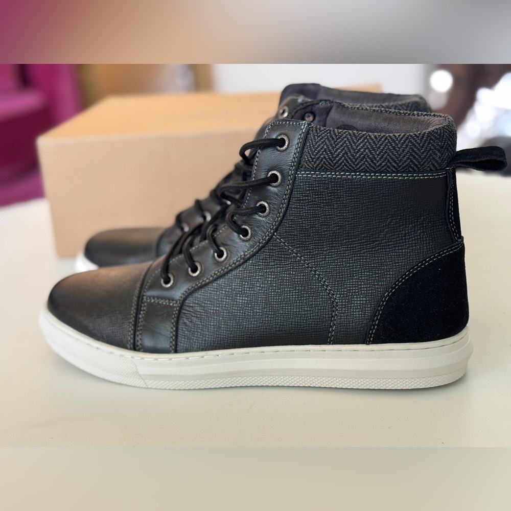 NEW Arkbird Men’s Black Leather Chukka Boot, Size 10